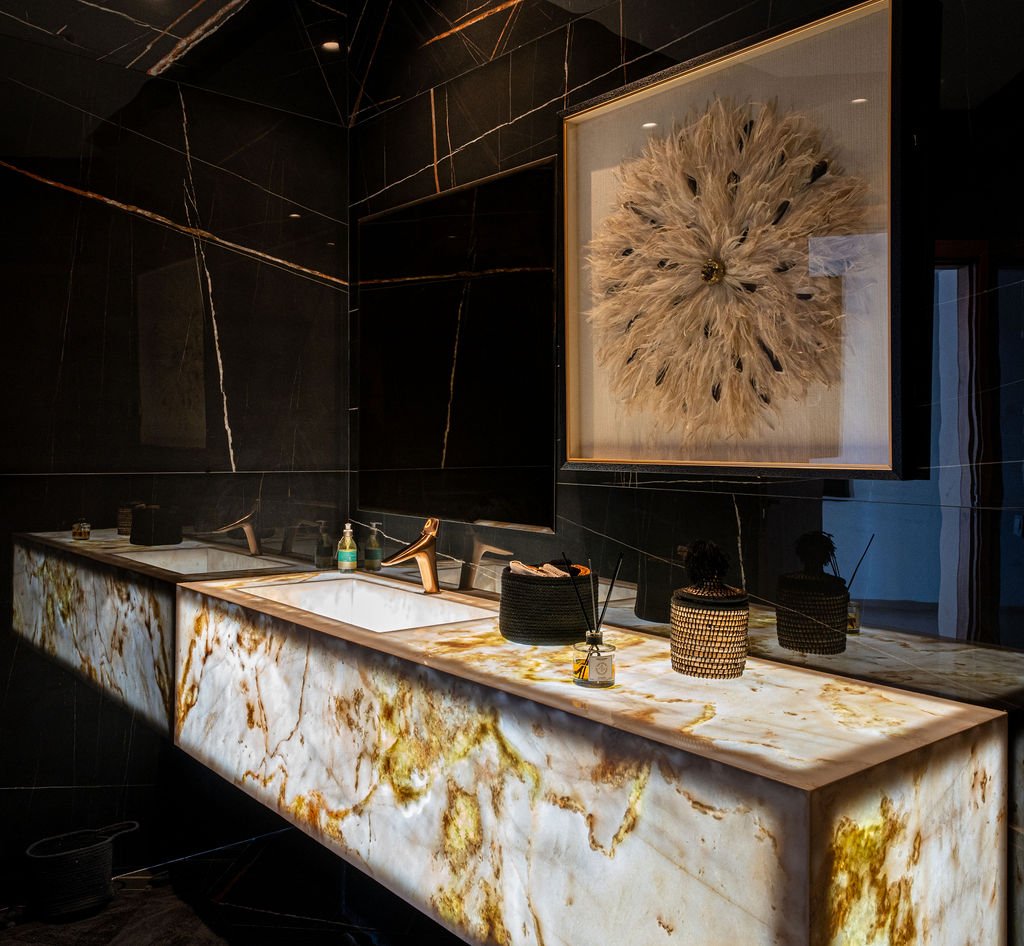 Bar en onyx rétroéclairé de la villa